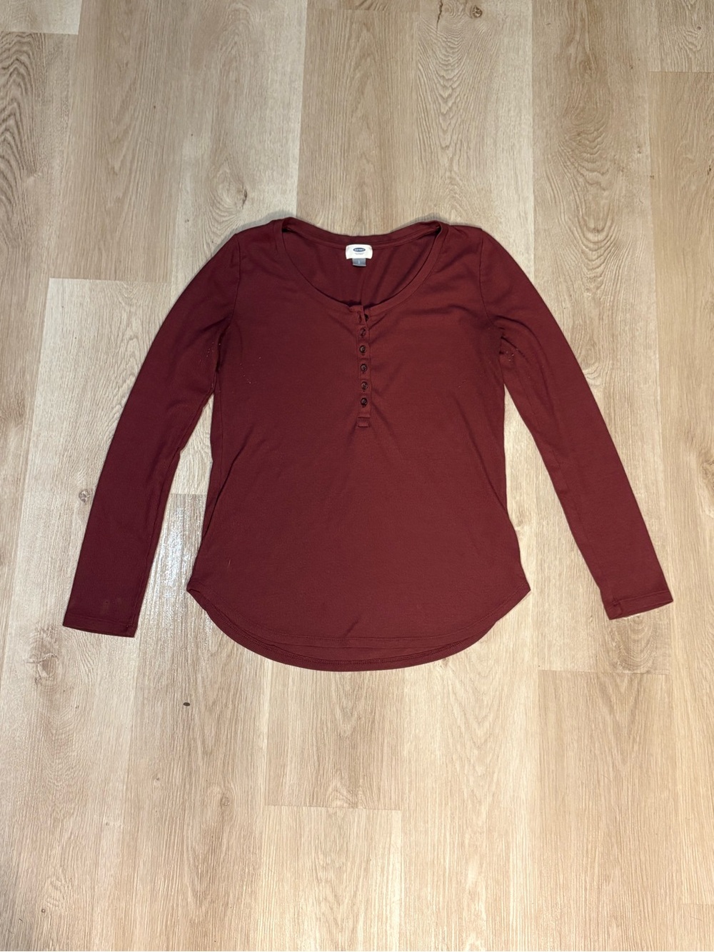Old Navy Burgundy Henley Top Size Large Long Sleeve Bella Swan Indie Preppy Fall